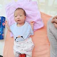 小可爱会盯着东西看看了！