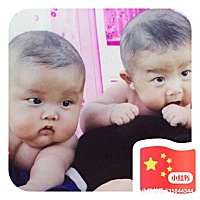 如何判断宝贝想要添加辅食？ 妈妈们可以参考以下4条标准     1.可以很好地控制头部和颈部。能在有支撑的...