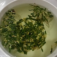 超级郁闷，心情不好，特容易上火，口腔溃疡好了又来。眼睛干涩，头痛，我以为是没休息好，原来也是上火...