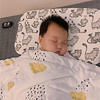 今天3个月16天，果然是天使宝宝 👶 2个月就没有吃夜奶了 🍼 晚上睡觉乖乖的自己就睡了  而且一觉睡...