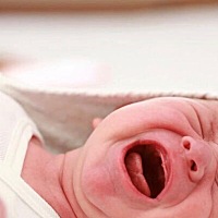 经常打扰孩子的过敏症不外乎呼吸道过敏症、药物过敏症、皮肤过敏症和食物过敏症，它们可能是由一个过敏...