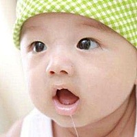 宝宝吐奶一般出现在出生半个月之后，不管是母乳喂养还是人工喂养都会出现。如果宝宝没有其他不适，医生...