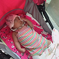 生下你母乳期还不能乱吃。昨天吃个土豆就让你肠胀气。哎可怜哦