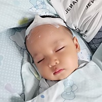 可怜的娃，这么小就要住院打针了！宝宝加油！快点好起来！
