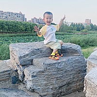 每次出去都被人说成三周岁，其实我们还是个小宝宝哈