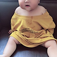 宝宝八个月了 两条腿一样长 但是小腿不一样长 正常吗？