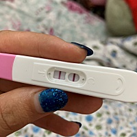 大姨妈推迟四五 刚才测的 今早又同房了 一直备孕大半年 这次应该是中了吧 明早再试试
