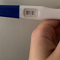 上个月是27号来的大姨妈，最近这几天特别容易饿，有时候吃饱一两个小时就饿了，偶尔还会想吐，跟去年怀...