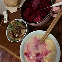 月子期间，都是婆婆妈在照顾我，其实我挺感谢婆婆妈的，同时也很感谢老公的爸爸。每到饭点他们都会问我...