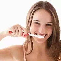 孕妇用什么牙膏好? 在知道了孕妇用牙膏的禁忌之后，宝妈们就要避免使用这些牙膏了，尤其是药物牙膏，很...