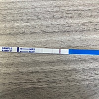试纸有点明显，验孕棒很淡很淡，紧张