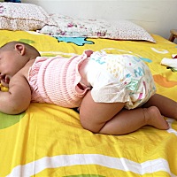 我想知道娃你这个睡姿不累吗？