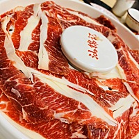 老公觅到的好去处，汤很鲜，牛肉很嫩，还有我最爱的榴莲饼😋