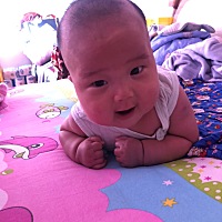 大家四个多月的宝宝翻身怎么样？会吃脚丫🦶了没