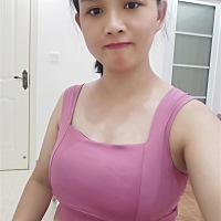 哺乳期穿瑜伽服很性感，整个教室我胸最大，还是一个男老师叫我们瑜伽