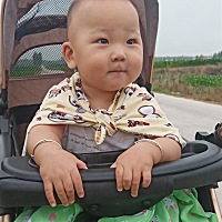 转眼间我的宝贝已经10个多月了。宝宝你要快乐健康成长哦！爸爸妈妈爱你