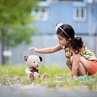 小动物活泼可爱，姿态动人，一般情况下，孩子都很喜欢小动物。可是有些孩子不这样，他们以虐待小动物为...