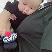 去年10月26结婚的，到现在没上过班。怀孕前用的是结婚时我妈给的和收的他朋友的礼钱，等生的那天身上只...