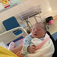 超预产期四天，选择八月一号破腹产诞下六斤八两重白净男宝宝一枚