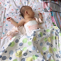 吃饱饱睡觉觉，做个健康小宝宝！