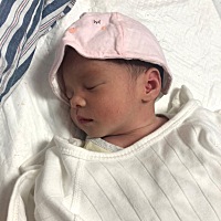 妹妹这两天都有点呼吸急促，鼻子有鼻涕，我一开始不以为然，觉得没什么事，今早凌晨妹妹一直都咿咿呀呀...