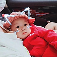 宝宝20个月了，只会喊妈妈，什么都懂，就是不会说话，急死人了，每天叽里咕噜的，就是不知道说的什么，