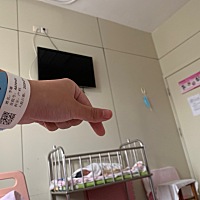 2020年7月30日晚上9点左右破水 填表住院折腾到11点 12点开始宫缩 没五分钟一次 凌晨三点疼的不行才开了...