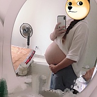 从40➕4的大肚子到23天的小可爱，虽然肚皮变得又花又松，不过看到闺女的可爱笑容，一切值啦，😘