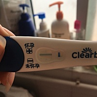 排卵第八天！是不是隐隐约约有一条杠啊！帮我看看，眼睛看瞎了😭 备孕的第四个月