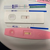 请各位姐妹看看，前两个是昨天测得，中间隔了半小时，显示的都是两道杠。后面都是今天测得，不知道咋回...