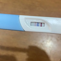7月2号来的月经，试纸一条杠明显一条不明显，去医院验血HCG361.7不知道到底是怀了呢还是没怀呢……