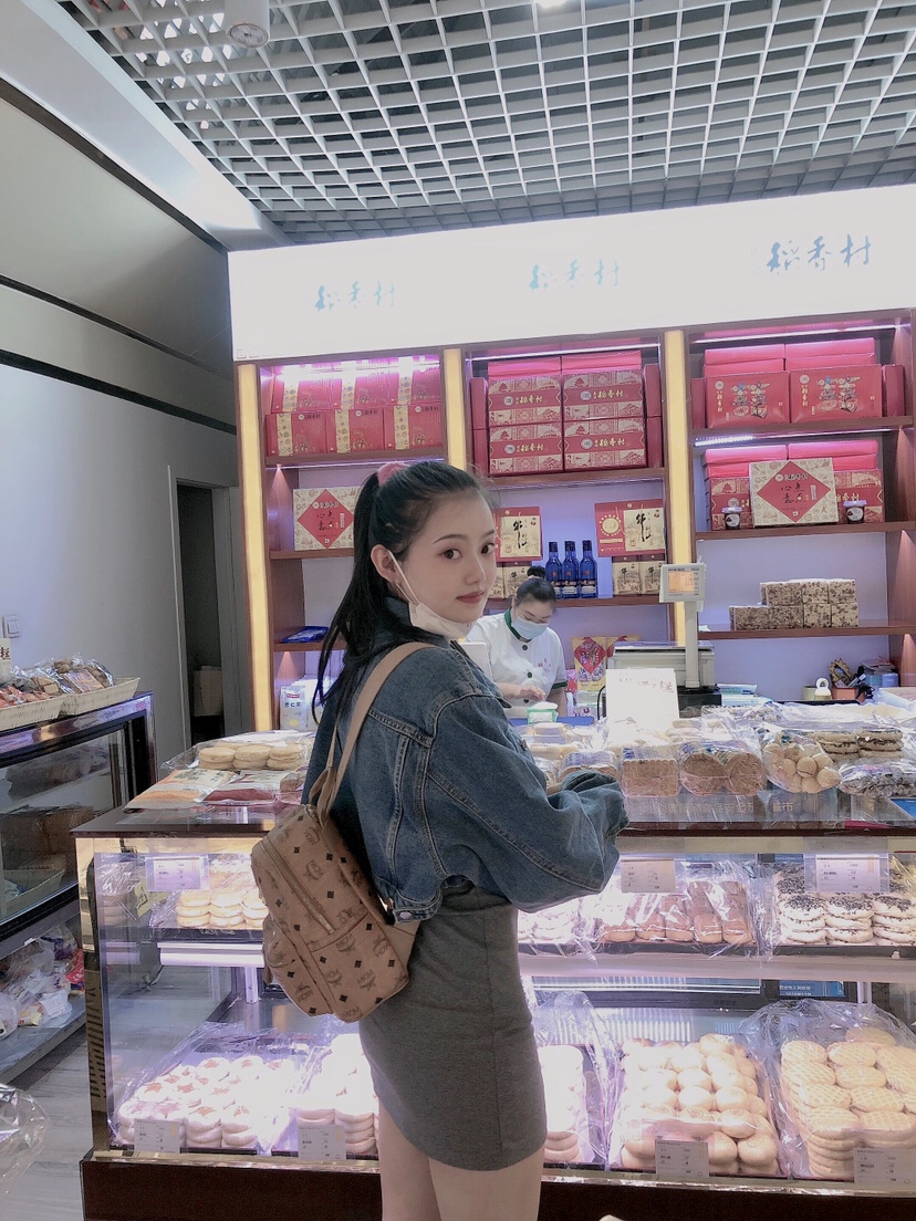 产后还是很爱吃糕点