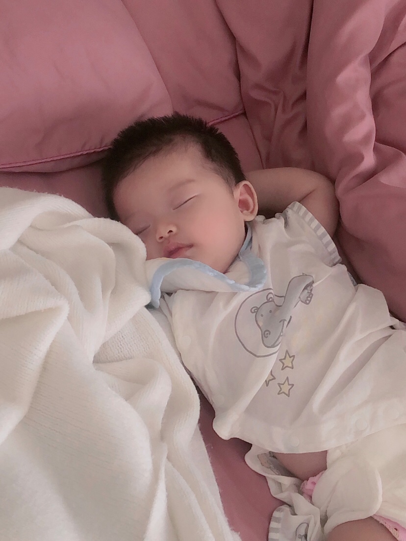 可爱宝宝睡着了