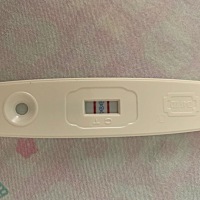 本来这两天会来例假吧，一大早被尿憋醒了，测了下这是怀孕了吗？谢谢姐妹们😄