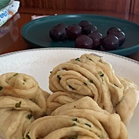 今天，霞姐问我想吃点啥？我说好久没吃老面馒头了……中午居然就吃上了！好吃！👍