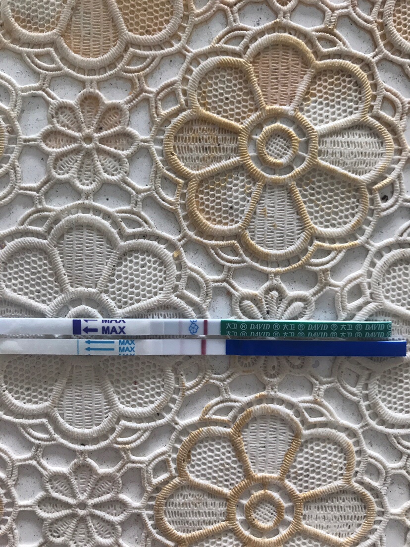 备孕三个月了 ，今早起来量看到有浅浅的杠，不知道是不是怀上了，同房后十天测的，还没到这个月该来月经的日子