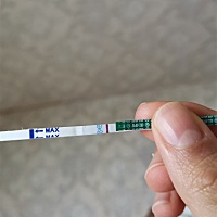 排卵第9天，昨天测到有一点印子，当然这个情况是我的早孕试纸不小心进水了，后来今天早晨的晨尿却没有了...