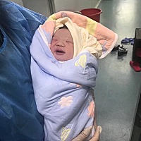 8号半夜11点多见红去医院检查没开宫口又回家了，从8号晚上3点就开始规律宫缩了，5分钟疼10秒左右，9号早...