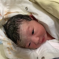 宝宝11天了，翻开出院小结，赫然发现传说中的“急产”，也对从进产房到出生用了6分钟的6斤6两的宝宝，确...