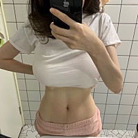 生完孩子两个月 体重已恢复孕前 肚子也在慢慢恢复 只是肚皮还是松