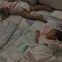 没婆婆，老公上班在外地，在我娘家妈妈爱打牌爸爸也爱，希望他们能帮我可是老妈没耐心小孩哭下就不想带...