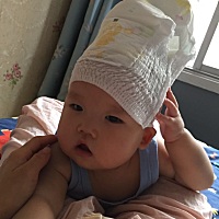 2019年8月3日出生，2号早上起床发现有块湿了，孕38周6天，妈妈比较担心去了医院，检查正常就是宝宝抬头...