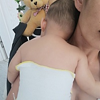 都6个月的宝宝了，天天白天睡觉还得抱着，我以为6个月可以，轻松点宝宝会自己睡觉不用抱着了，没想到还...