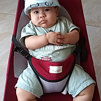 宝宝大小脸还是明显的。躺在床上的时候，脖子也有点歪。怎么办？