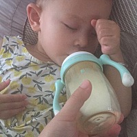 自己是一个爱吐槽的人，高兴和不高兴都喜欢说出来。一胎让自己初为人母的开心，二胎让自己倍感生活的苦...