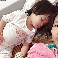 睡觉特别乖，不用哄睡的娃，你就是天使宝贝，爱你😘 二胎宝宝六个月了，肚子比一胎大太多