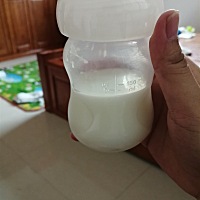 朋友推荐通草炖猪蹄 猪蹄买不起炖了鲫鱼汤 有点见效了，挤一挤终于有120ml了  没奶水真是太痛苦了！ 继...