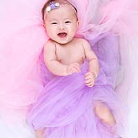 我的光头小宝贝开始认人了，白天我和她爸上班，她奶奶带她的，这两天晚上也不要我们带了，好难过😫