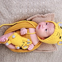 24的天你提前拍个满月照吧，虽然还没修图，但你已经超级漂亮啦，你就是个小妖精，在镜头面前这么配合这...