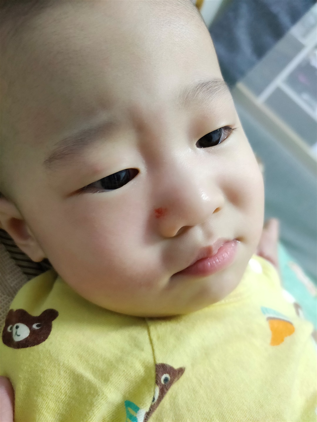 这小眼神  妈妈看了一遍又一遍  心疼死了  你哭  妈妈也跟着哭了  😭  唉